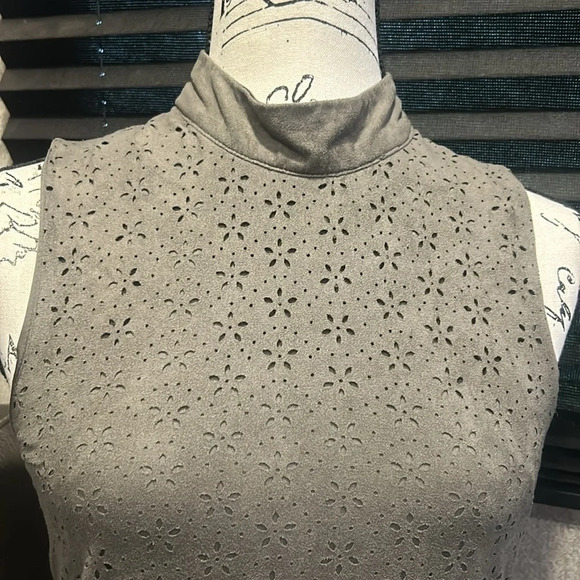 Trixxi Women’s‎ High Neck Faux Suede Floral Mini Shift Dress Size XS - Picture 6 of 7